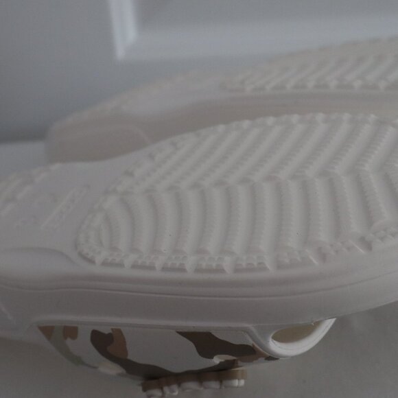 CROCS CLASSIC PRINTED CAMO SLIDE NWT SIZE M8 W10 - Picture 3 of 5